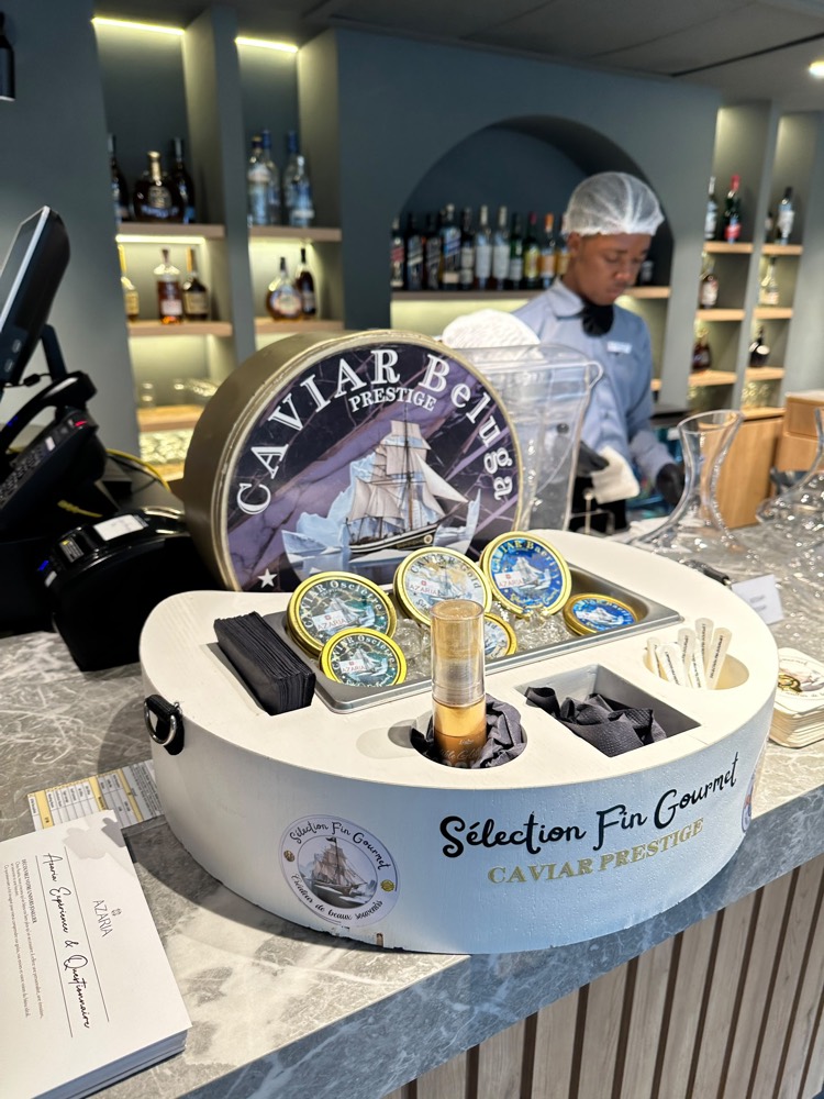 Comptoir bar à caviar avec boîte Caviar Beluga